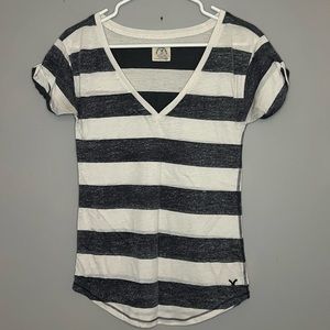 American Eagle Vintage V-Neck - Small